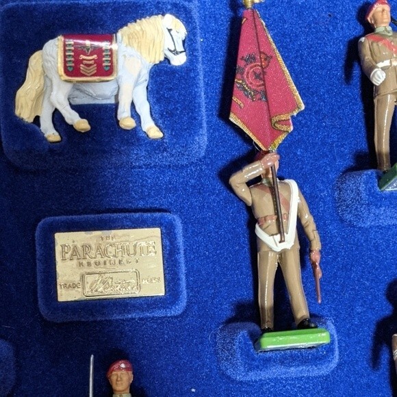 Britian's Limited Edition parachute regiment no 3065 retired in original box - Picture 2 of 10